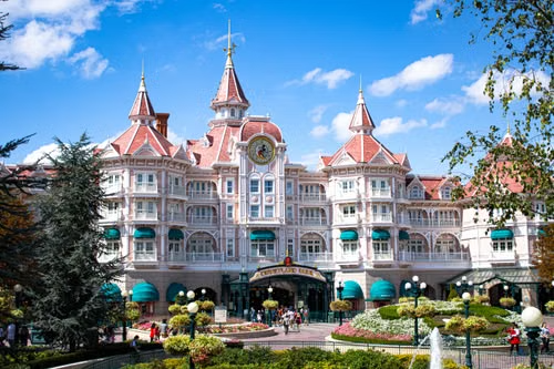 Luxury Taxi Charles de Gaulle to Disneyland Paris with professional chauffeur