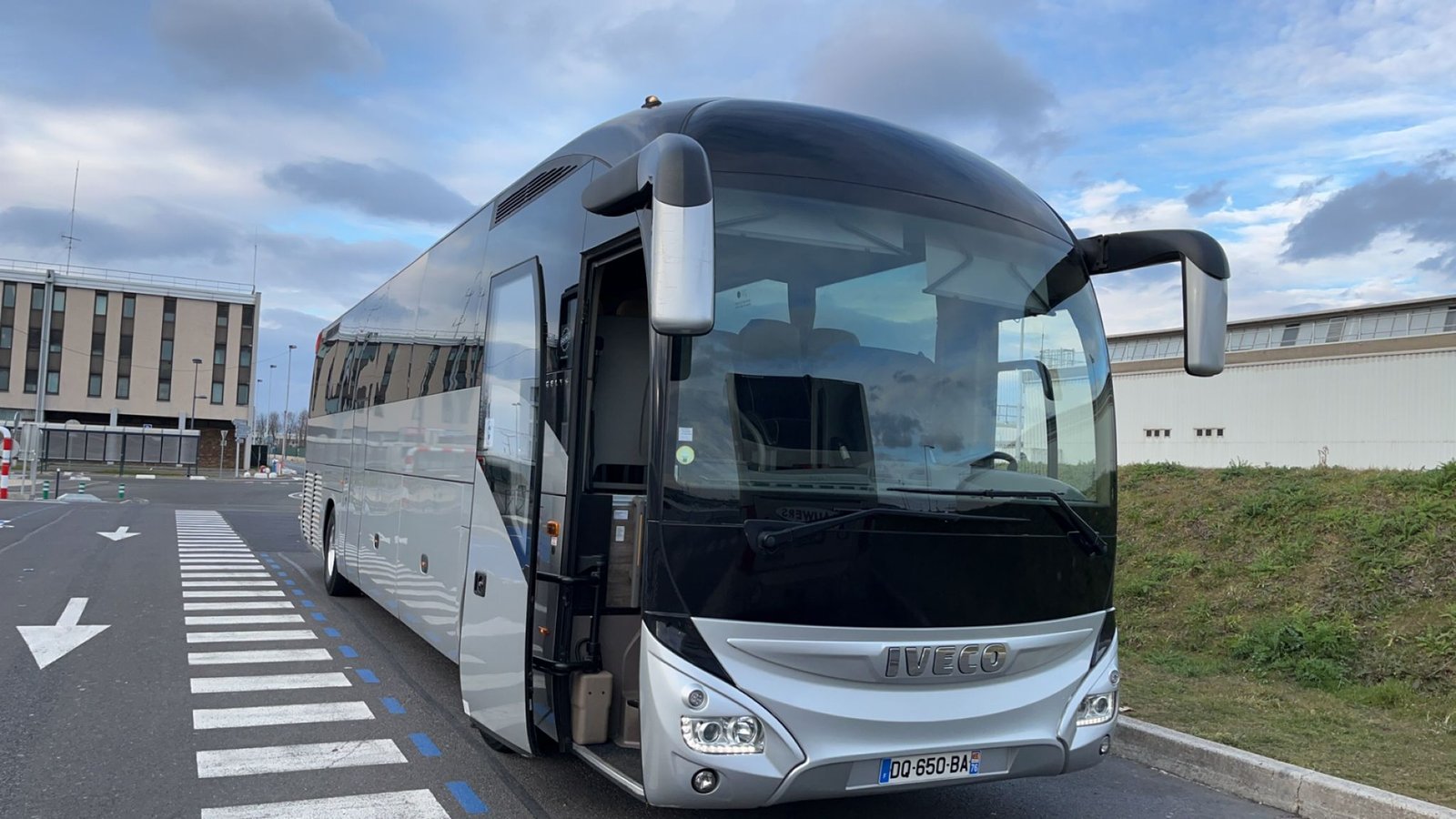 Busvermietung in Luxemburg mit modernem Reisebus für Gruppen